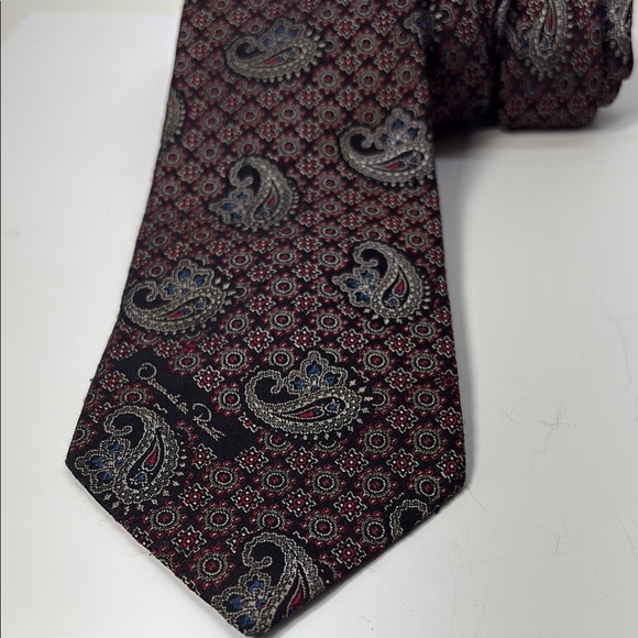 Oscar de la Renta Black, Red & Cream Paisley Tie with Intricate Design - Picture 6 of 8